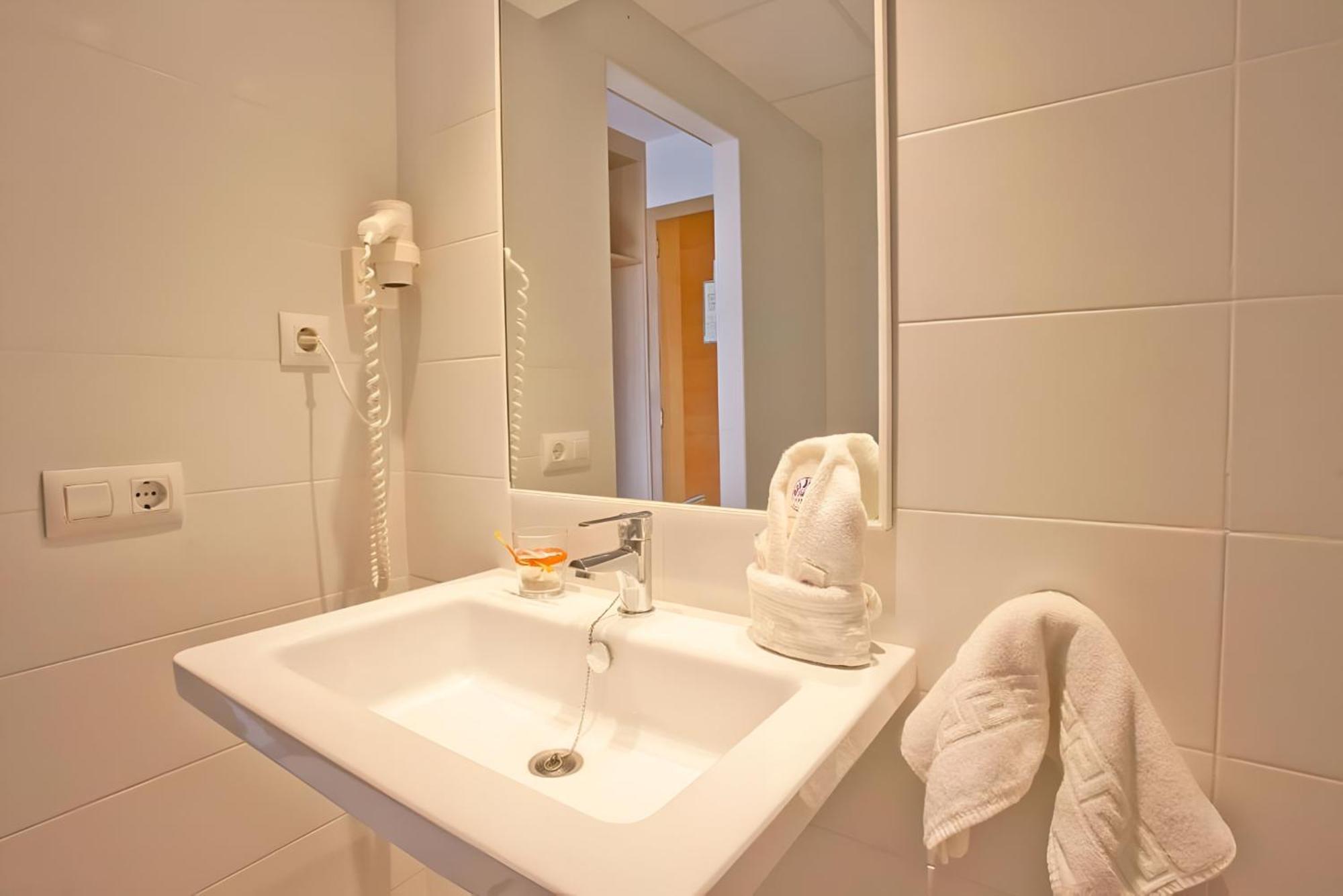 Playamar Hotel&Apartamentos S'Illot  Habitación foto
